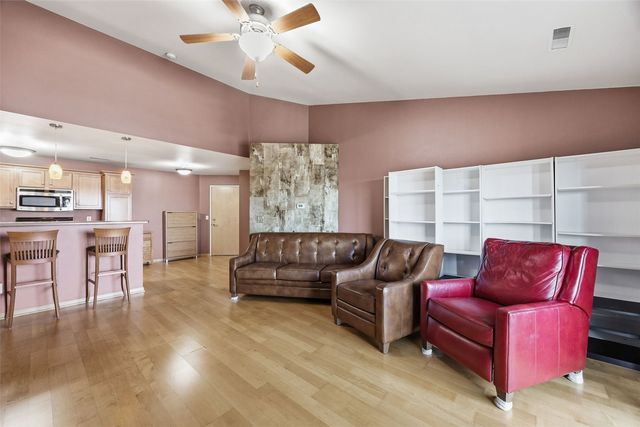 420 N 1st Ave 305, Iowa City, IA 52245