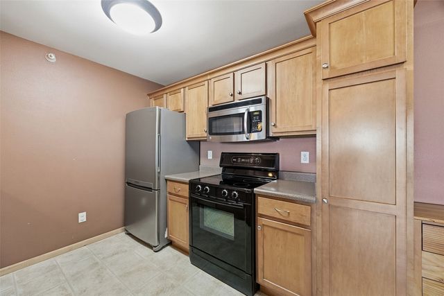 420 N 1st Ave 305, Iowa City, IA 52245