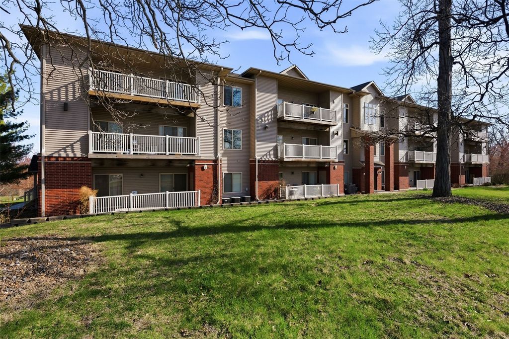 420 N 1st Ave 305, Iowa City, IA 52245