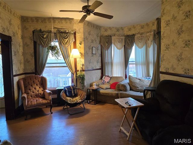 122 S 2nd Street, De Soto, MO 63020