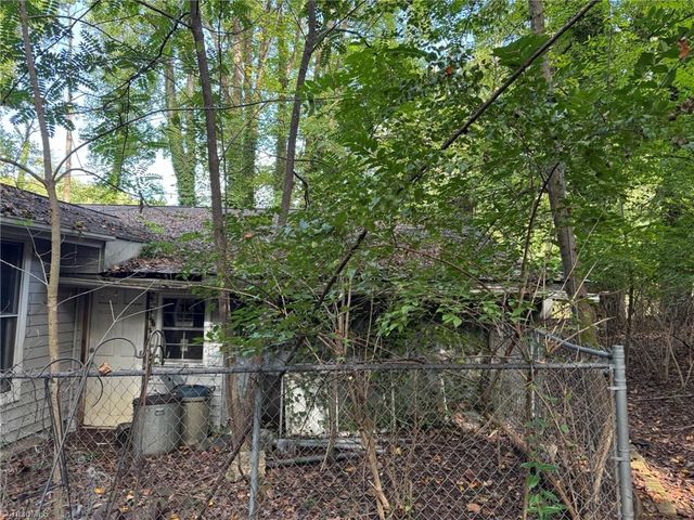 401 Dogwood Circle, High Point, NC 27260
