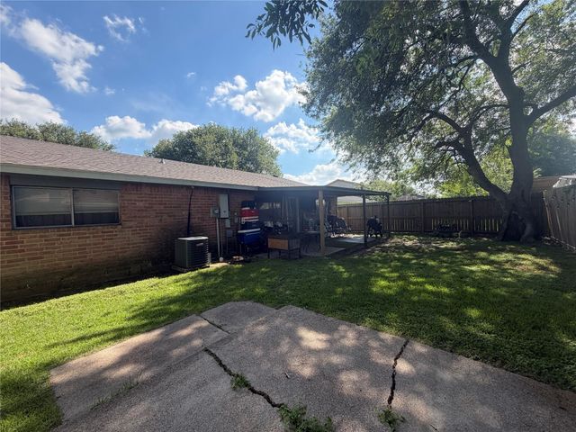 9909 Cardinal Street, La Porte, TX 77571