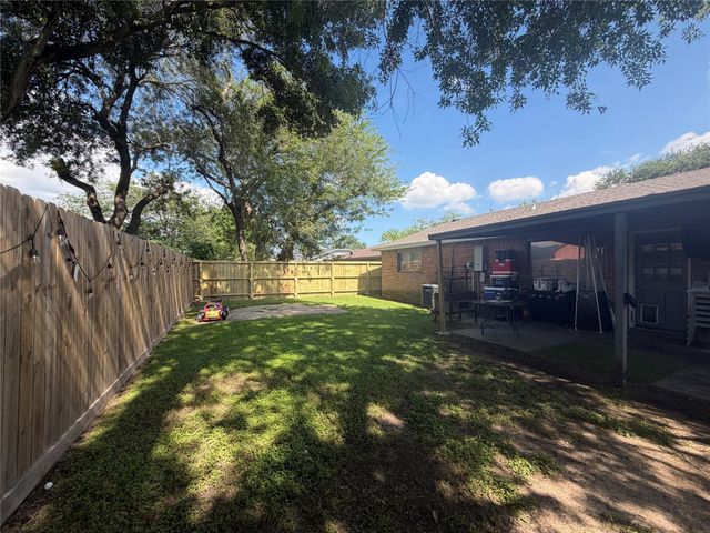9909 Cardinal Street, La Porte, TX 77571