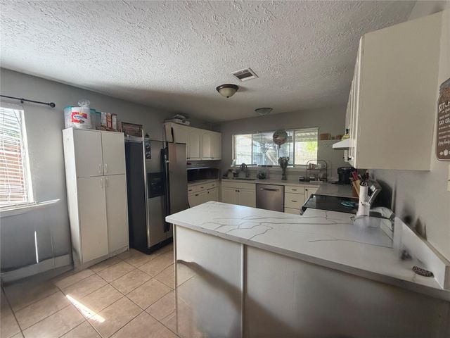 9909 Cardinal Street, La Porte, TX 77571