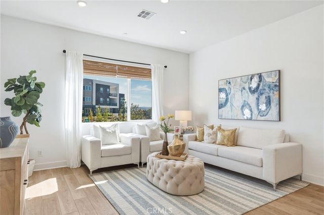 426 Treble, Irvine, CA 92618