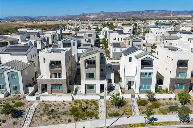 426 Treble, Irvine, CA 92618