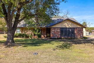 217 Gatewood Circle E, Burleson, TX 76028