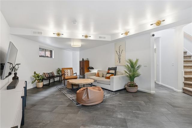 5545 Forbes Ave G, Squirrel Hill, PA 15217