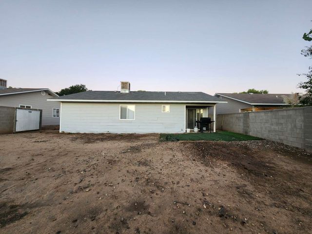 321 Valle Vista Drive, Farmington, NM 87401