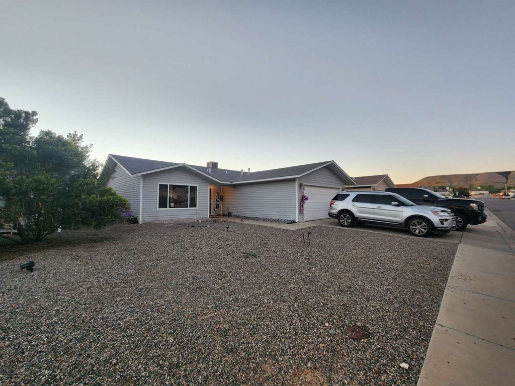 321 Valle Vista Drive, Farmington, NM 87401