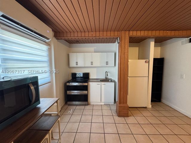 5950 NW 114th St- Efficiency 1,, Hialeah, FL 33012