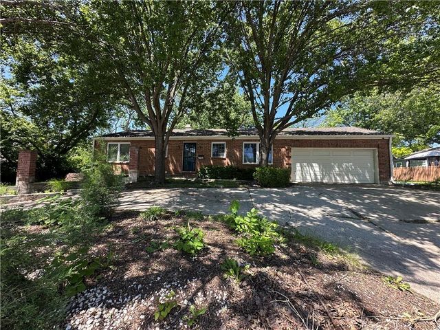 8308 State Line Road, Leawood, KS 66206