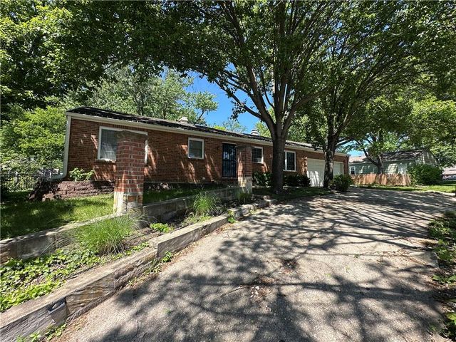 8308 State Line Road, Leawood, KS 66206