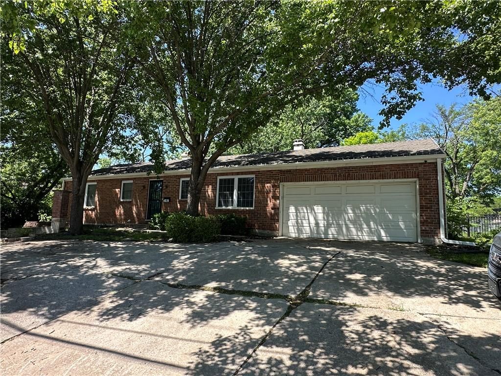 8308 State Line Road, Leawood, KS 66206