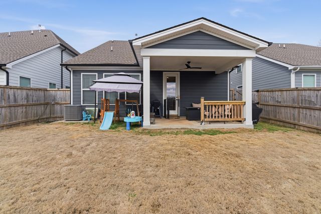 172 Portico Pl, La Vergne, TN 37086