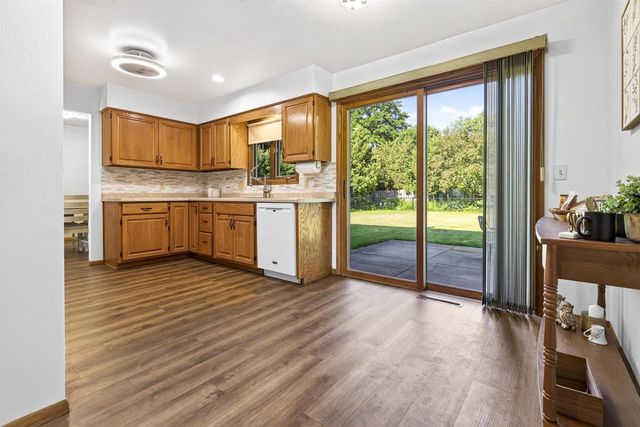 1235 S WESTHAVEN DRIVE, Oshkosh, WI 54904