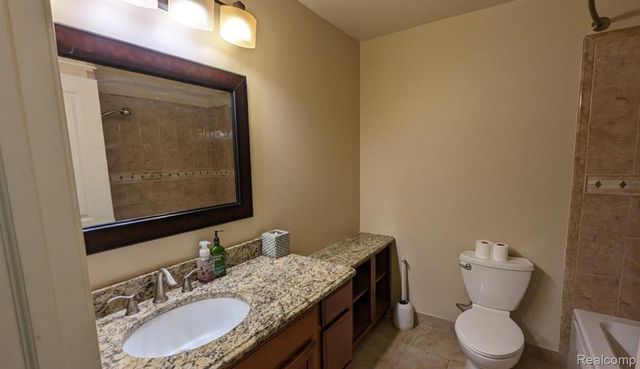 748 E Fox Hills Drive, Bloomfield Hills, MI 48304