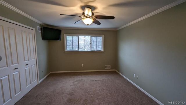 748 E Fox Hills Drive, Bloomfield Hills, MI 48304