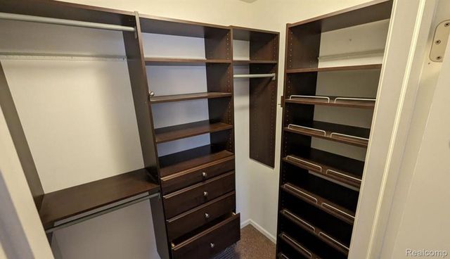 748 E Fox Hills Drive, Bloomfield Hills, MI 48304