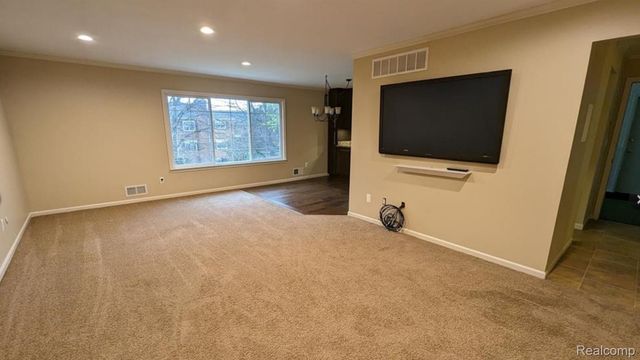 748 E Fox Hills Drive, Bloomfield Hills, MI 48304