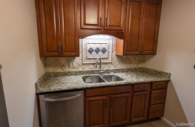 748 E Fox Hills Drive, Bloomfield Hills, MI 48304