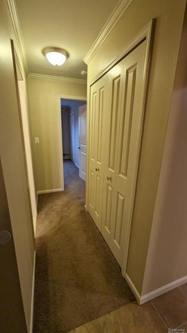 748 E Fox Hills Drive, Bloomfield Hills, MI 48304