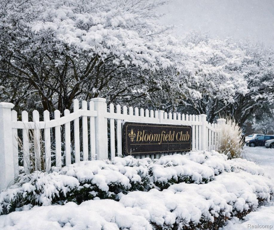 748 E Fox Hills Drive, Bloomfield Hills, MI 48304