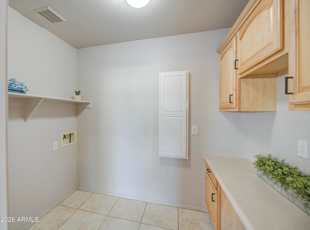 380 W 14TH Avenue, Apache Junction, AZ 85120