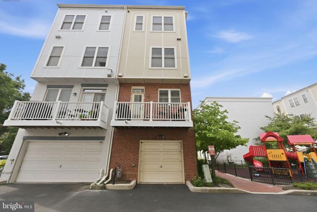 909 3RD PL SE, Washington, DC 20003