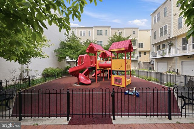 909 3RD PL SE, Washington, DC 20003