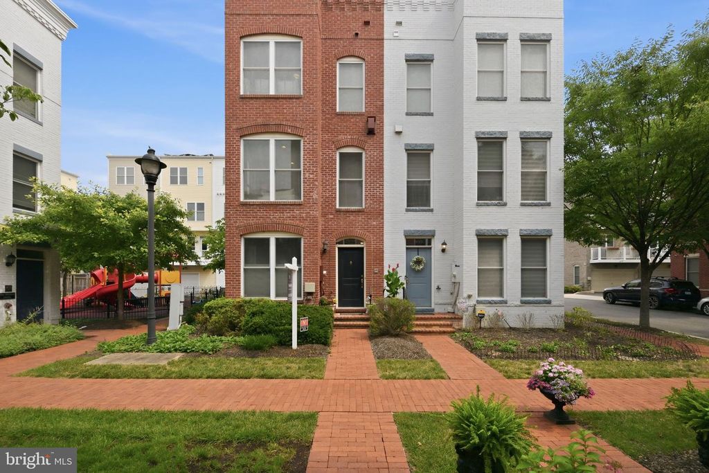 909 3RD PL SE, Washington, DC 20003