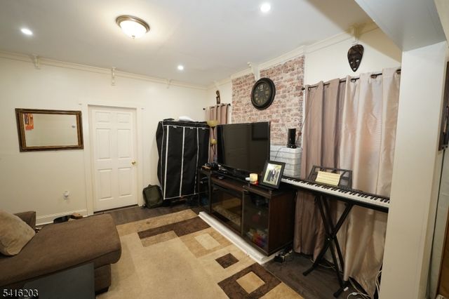 183 N Munn Ave, East Orange City, NJ 07017