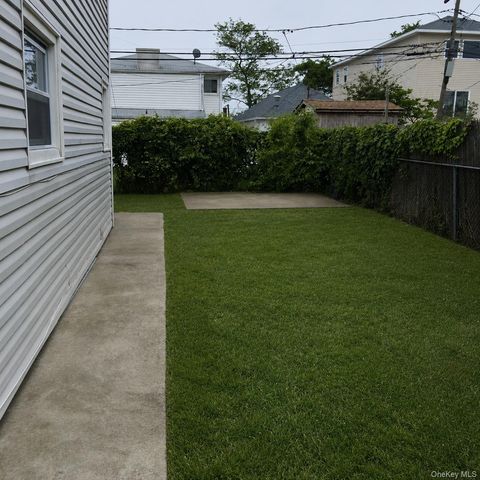 29 Julian Place, Island Park, NY 11558