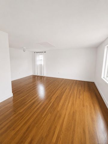 29 Julian Place, Island Park, NY 11558