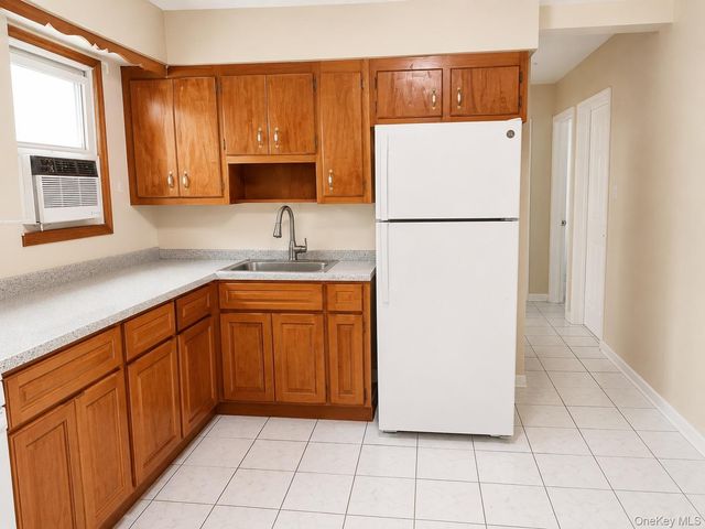 29 Julian Place, Island Park, NY 11558