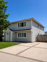 29 Julian Place, Island Park, NY 11558