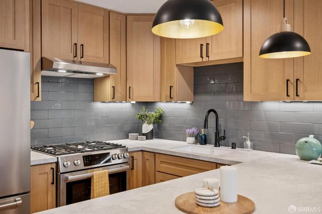 1373 Broadway Street, San Francisco, CA 94109