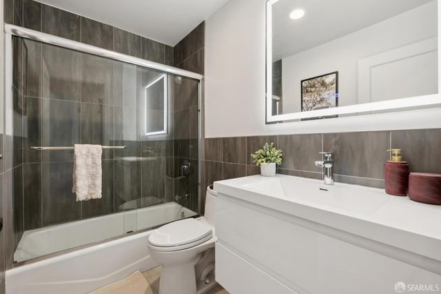 1373 Broadway Street, San Francisco, CA 94109