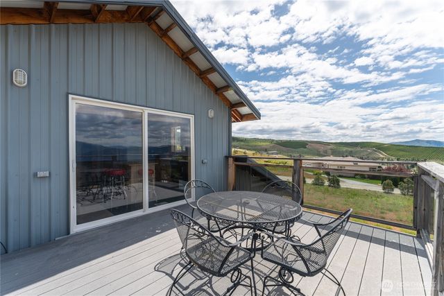 645 Chelan Trails Road, Chelan, WA 98816