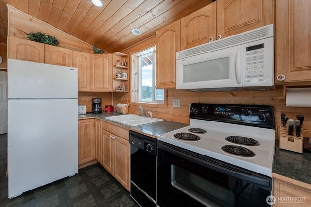 645 Chelan Trails Road, Chelan, WA 98816