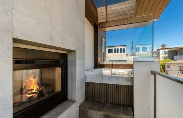 3316 Crest Drive, Manhattan Beach, CA 90266