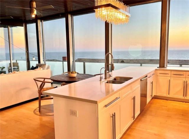 3316 Crest Drive, Manhattan Beach, CA 90266