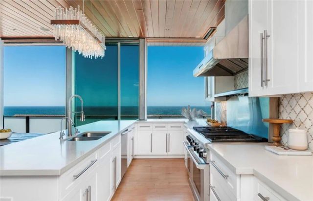 3316 Crest Drive, Manhattan Beach, CA 90266