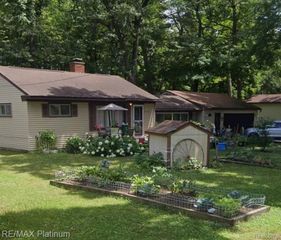 4770 Woodside, Highland, MI 48356