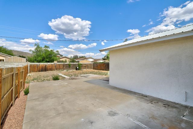 212 Jane Street NE, Albuquerque, NM 87123