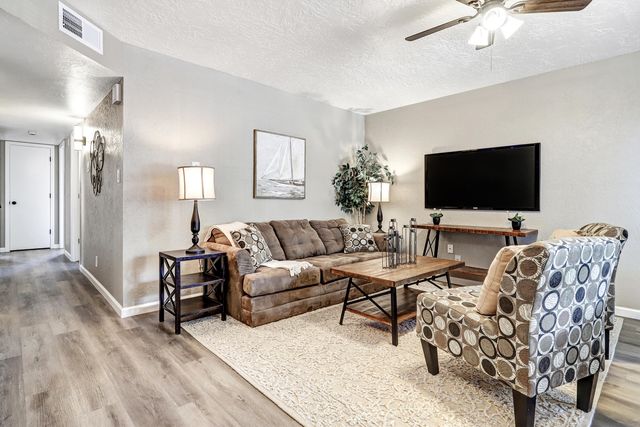 212 Jane Street NE, Albuquerque, NM 87123