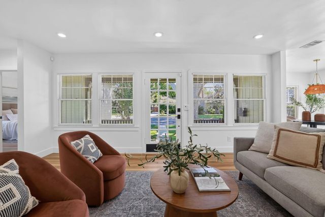 929 Swanston Dr, Sacramento, CA 95818