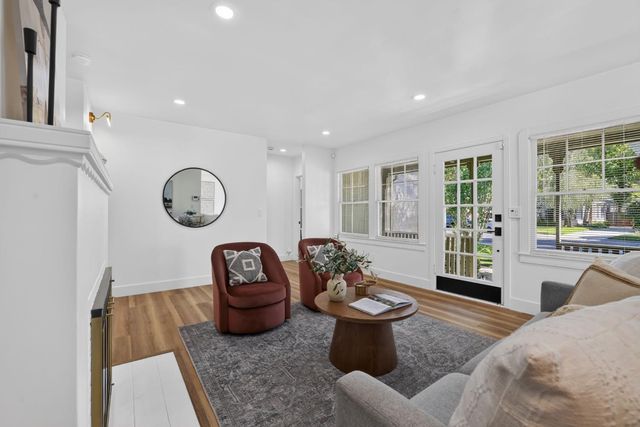 929 Swanston Dr, Sacramento, CA 95818