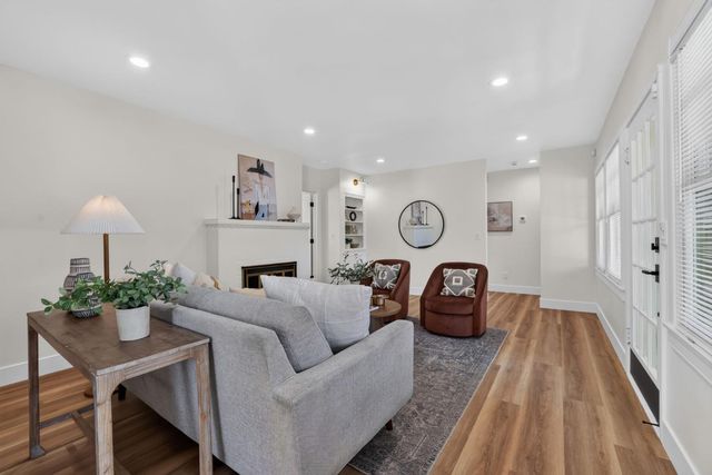 929 Swanston Dr, Sacramento, CA 95818