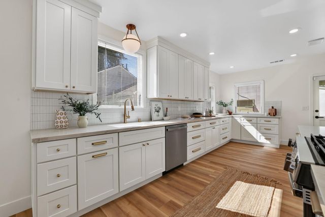 929 Swanston Dr, Sacramento, CA 95818